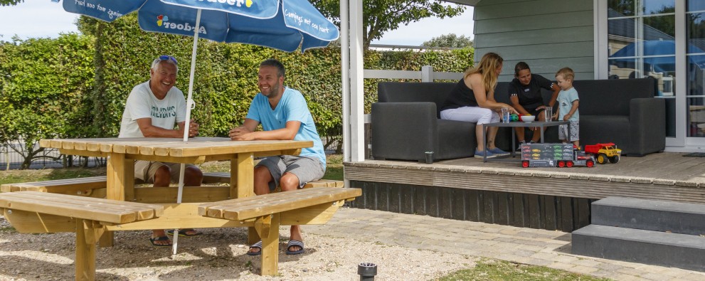 2023 Chalet 507, terras, picknicktafel RM.jpg