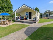 Zwinlodge buitenkant terras
